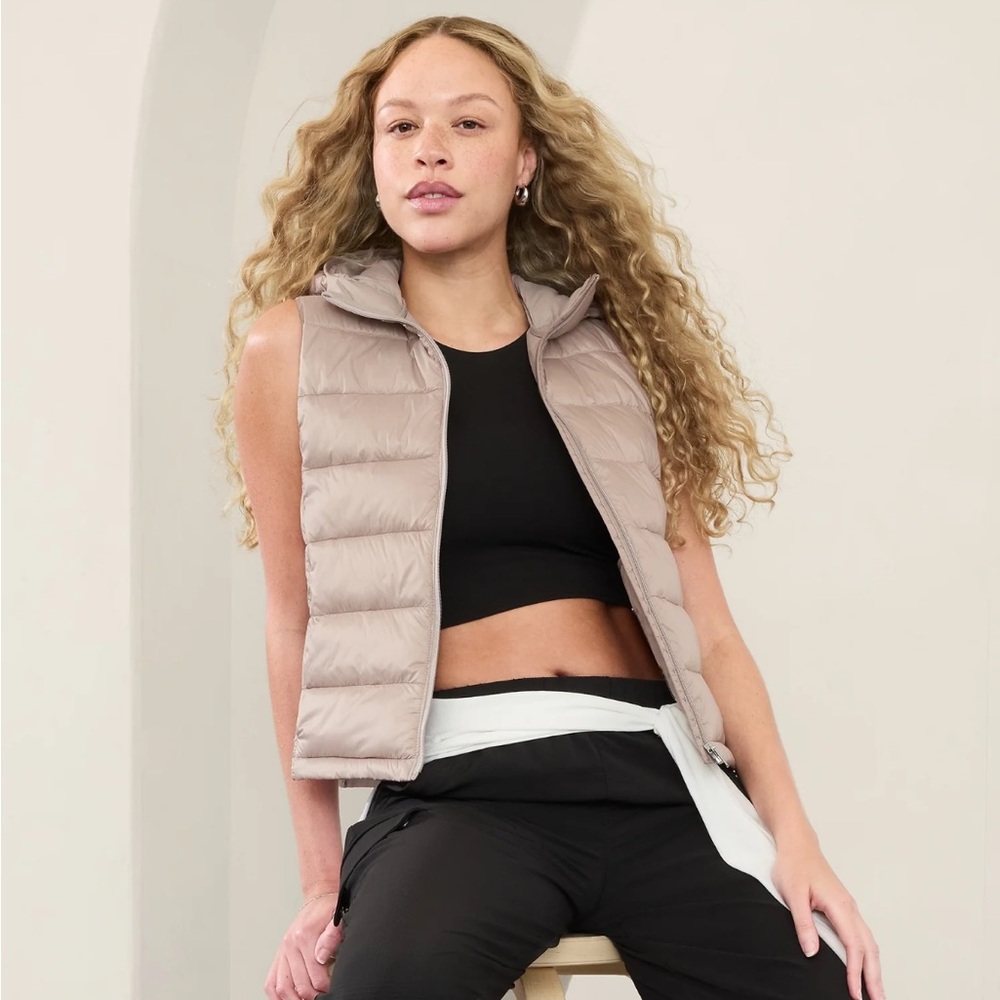 Athleta  Air Puffer Vest ( NWOT) - Picture 3 of 6